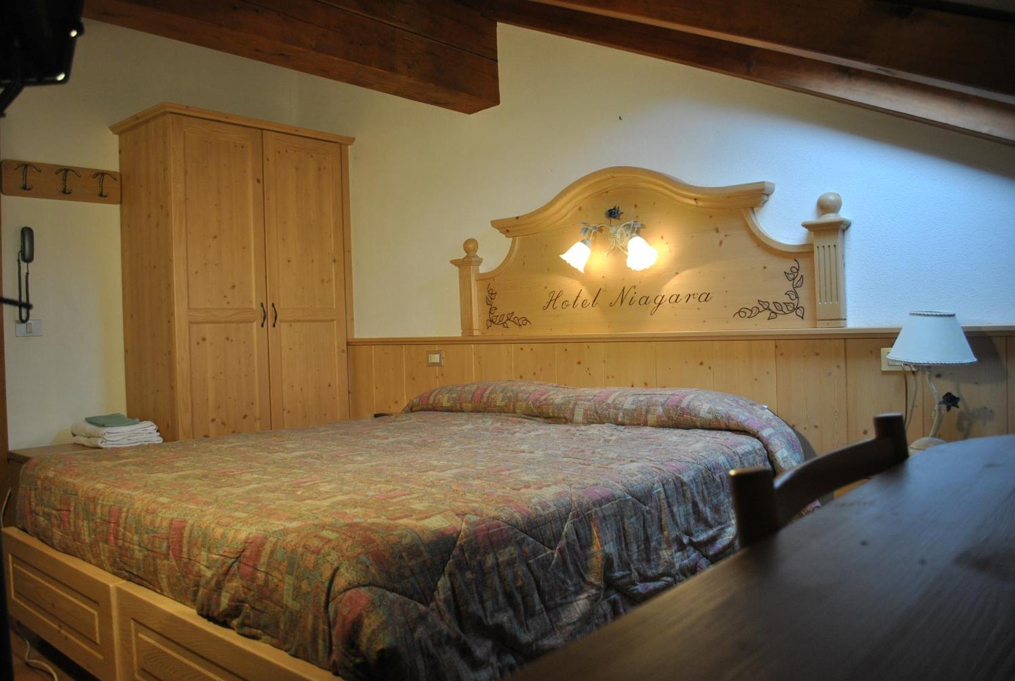 Hotel Niagara Осана Екстериор снимка